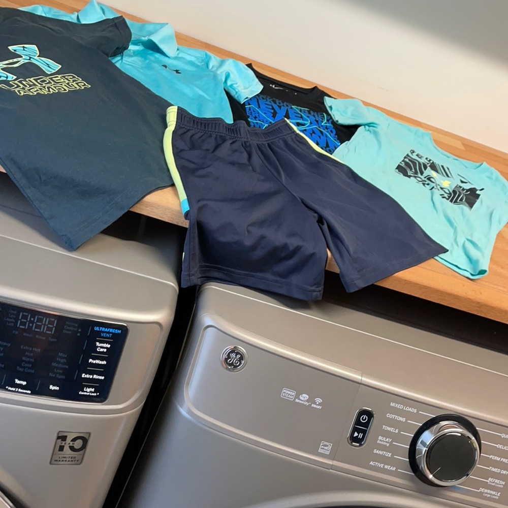 Under Armour Coll 3 tees, 1 golf shirt, 1 shorts.